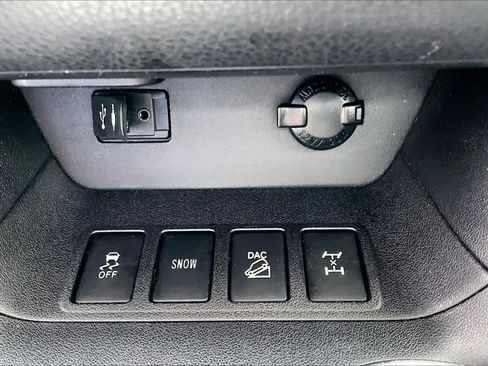 Used 2015 Toyota Highlander XLE image 34