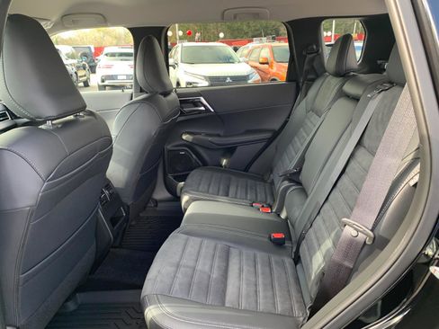 New 2025 Mitsubishi Outlander SE image 18