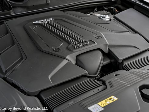 Used 2023 Bentley Bentayga Plug-In Hybrid image 18