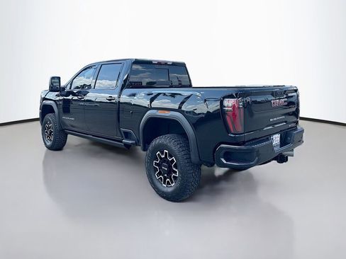 Used 2025 GMC Sierra 2500 AT4X image 5