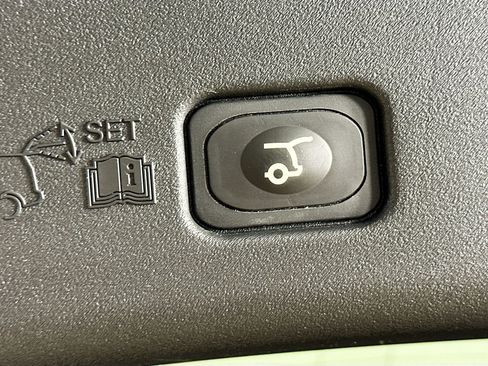 Used 2024 Lincoln Nautilus Reserve w/ Equipment Group 203A AWD/4WD image 32