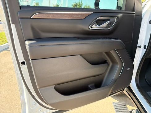 Used 2024 Chevrolet Tahoe High Country AWD/4WD image 12