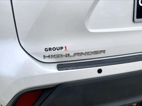 Used 2022 Toyota Highlander XLE FWD image 33