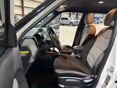Used 2018 Kia Soul w/ Convenience Package FWD image 13