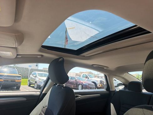 Used 2019 Ford Fusion SE FWD image 25