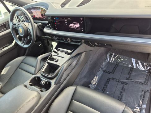 Certified 2025 Porsche Cayenne AWD/4WD image 26