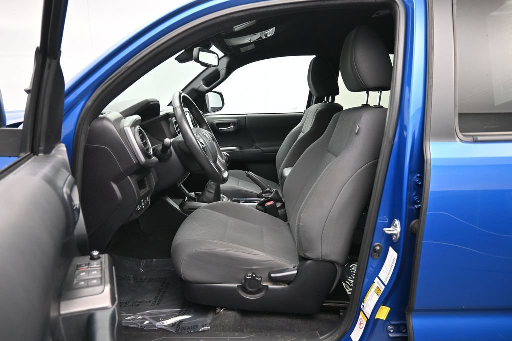 Used 2018 Toyota Tacoma TRD Sport AWD/4WD image 23