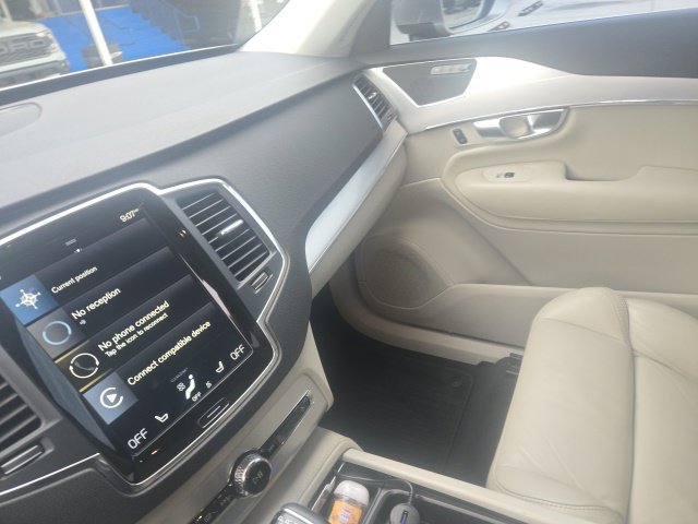 Used 2018 Volvo XC90 T6 Momentum w/ Convenience Package AWD/4WD image 17