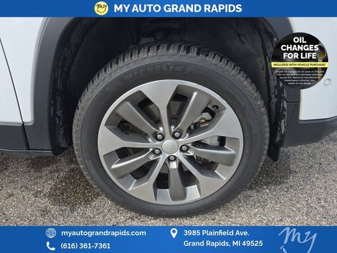 Used 2021 Jeep Cherokee Limited w/ Elite Package AWD/4WD image 32