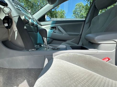 Used 2009 Toyota Camry LE FWD image 14