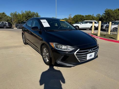 Used 2017 Hyundai Elantra SE image 3