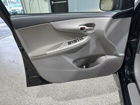 Used 2013 Toyota Corolla LE FWD image 9