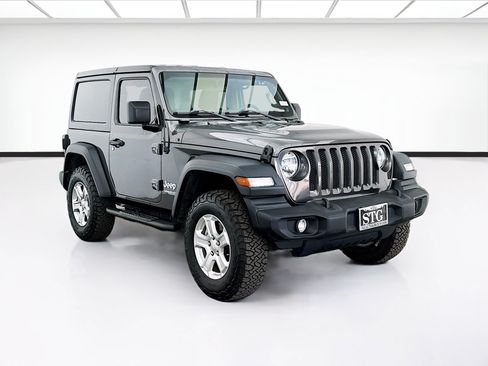 Used 2018 Jeep Wrangler Sport AWD/4WD image 3