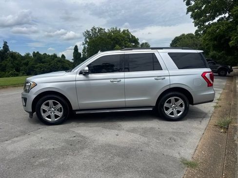 Used 2019 Ford Expedition XLT w/ Equipment Group 202A RWD image 4