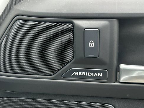 Used 2025 Land Rover Defender 110 S image 16