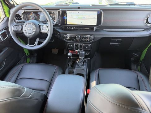Used 2025 Jeep Wrangler Unlimited Rubicon AWD/4WD image 32