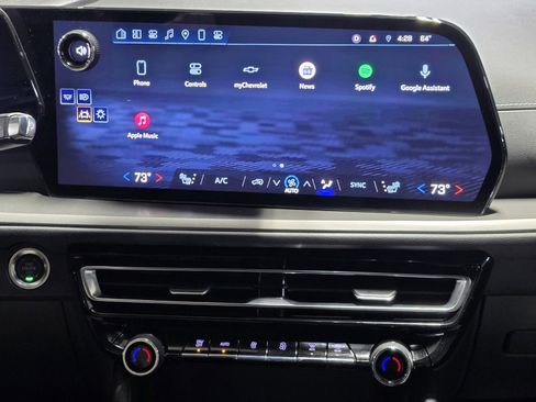 Used 2025 Chevrolet Traverse LT image 26