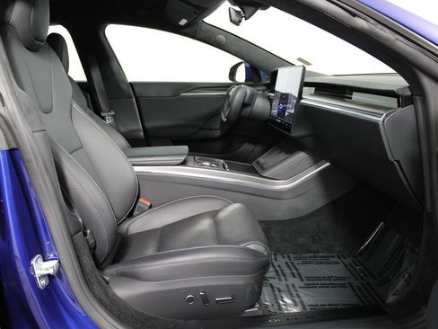 Used 2021 Tesla Model S Plaid image 11