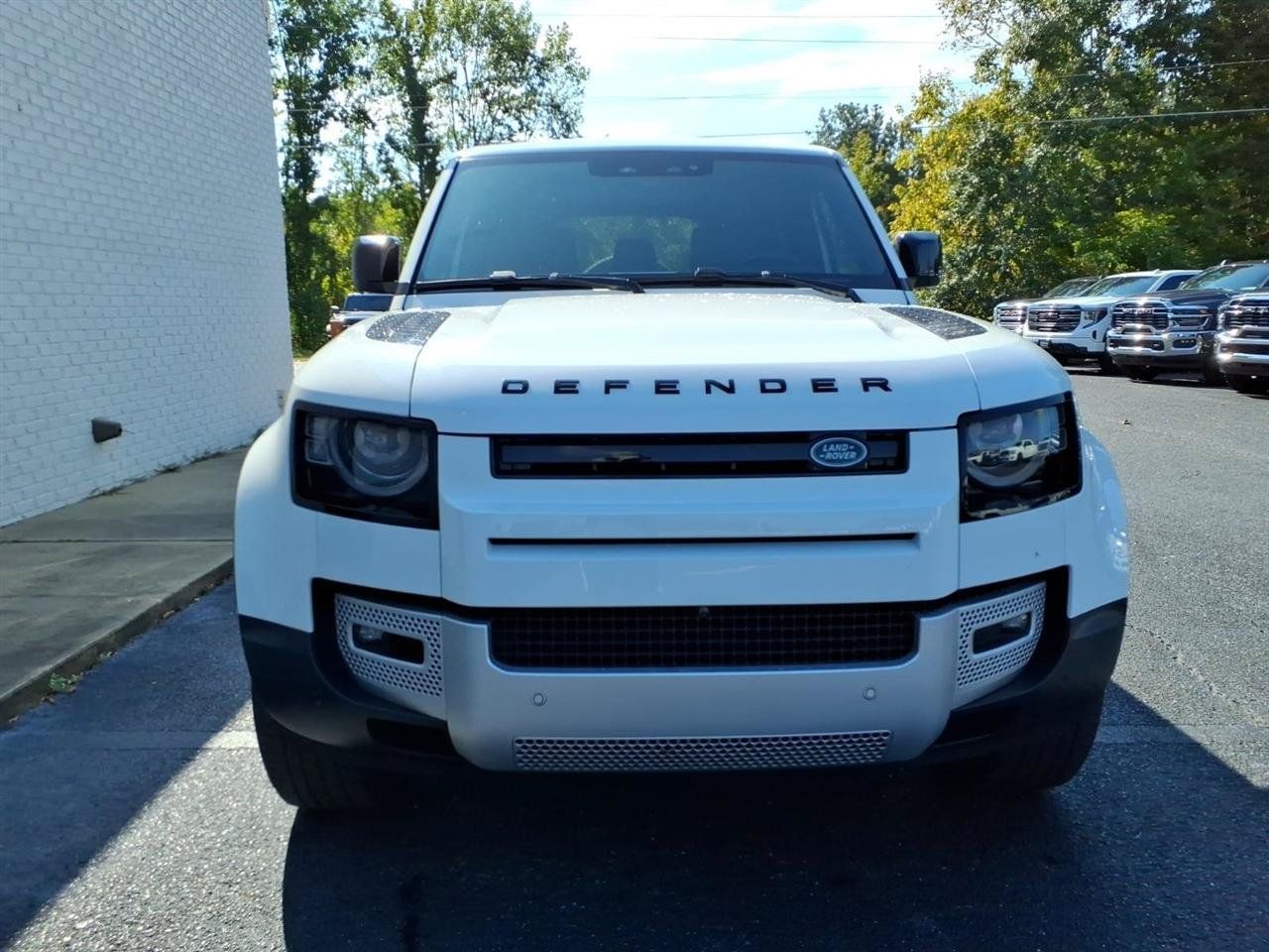 Used 2025 Land Rover Defender 110 S AWD/4WD image 2