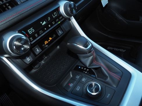 Used 2025 Toyota RAV4 SE image 24