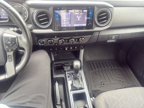 Used 2019 Toyota Tacoma TRD Sport image 20