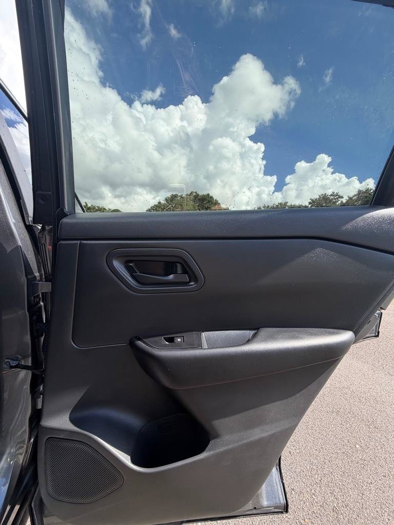 Used 2024 Nissan Rogue S FWD image 15