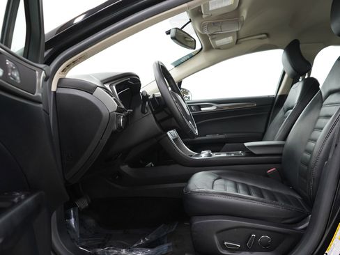 Used 2017 Ford Fusion SE w/ Fusion SE Technology Package image 20