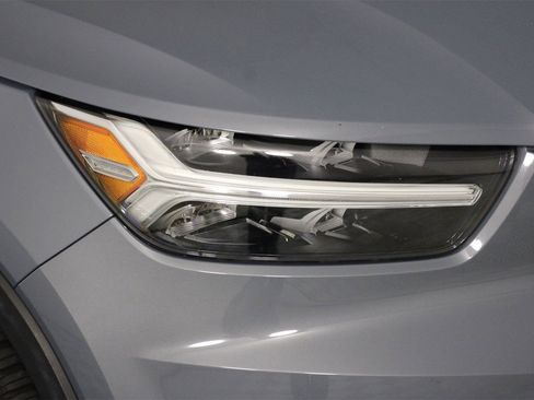 Used 2021 Volvo XC40 T5 R-Design w/ Protection Package Premier image 26