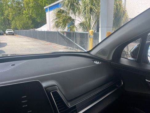 Used 2025 Kia Sportage LX image 34