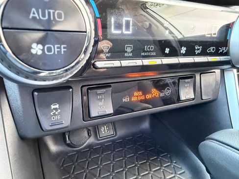 Used 2024 Toyota RAV4 XLE w/ Convenience Package AWD/4WD image 17