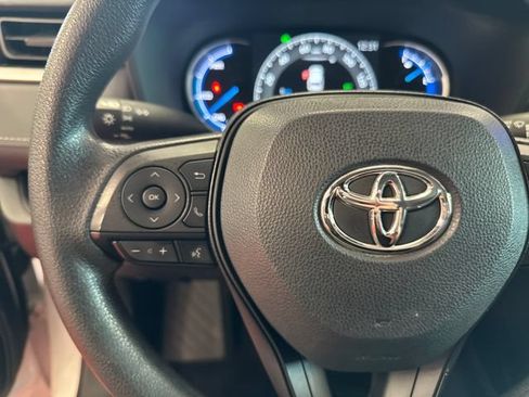 Used 2025 Toyota RAV4 XLE AWD/4WD image 20