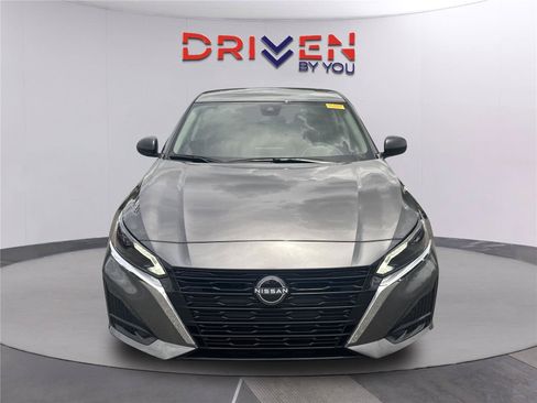 Used 2025 Nissan Altima 2.5 SV FWD image 37