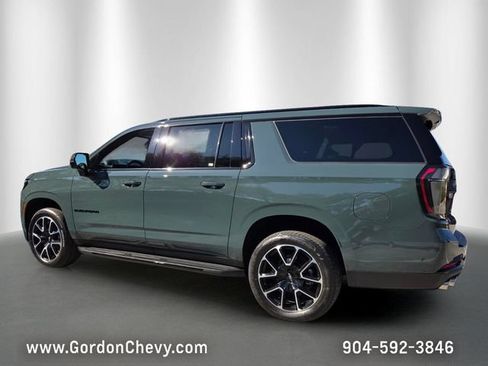 New 2026 Chevrolet Suburban RST w/ Comfort Package AWD/4WD image 4