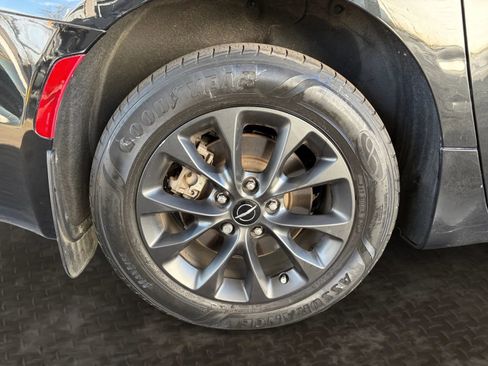 Used 2021 Chrysler Pacifica Touring w/ Cold Weather Group image 33