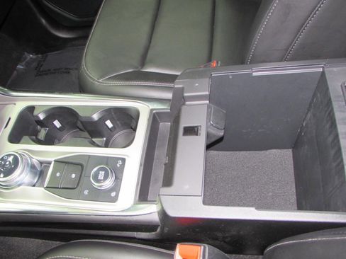 Used 2023 Ford Explorer XLT w/ Equipment Group 202A image 21