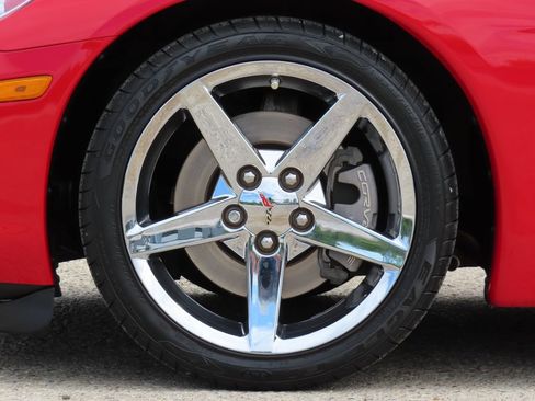Used 2007 Chevrolet Corvette Convertible w/ Preferred Equipment Group RWD image 16