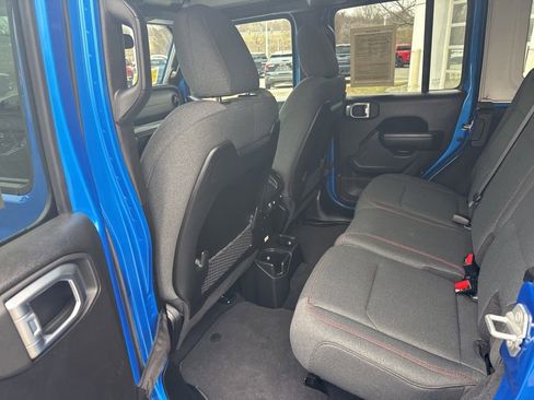 Used 2025 Jeep Wrangler Unlimited Rubicon image 12