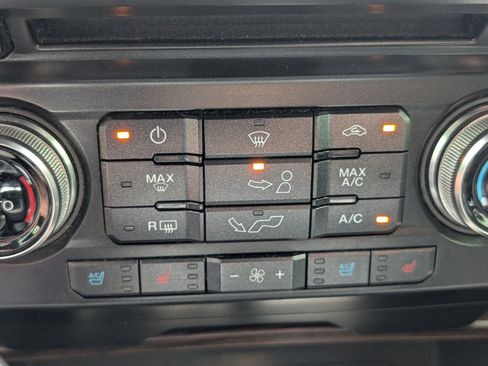 Used 2016 Ford F150 Lariat w/ Equipment Group 502A Luxury AWD/4WD image 15