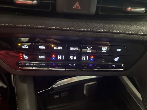 Used 2023 Buick Envision Preferred w/ Sport Touring Package image 8