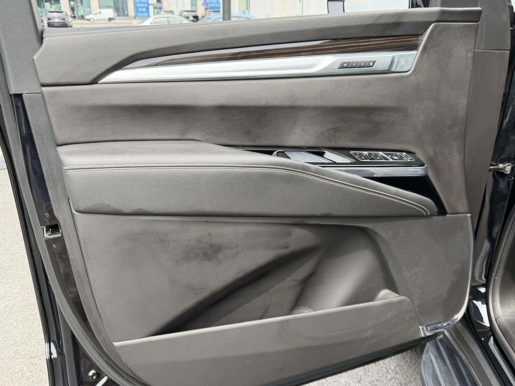 Certified 2025 Cadillac Escalade ESV Premium Luxury AWD/4WD image 23