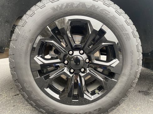 Used 2024 Chevrolet Silverado 1500 Custom image 39