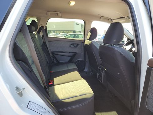 Used 2023 Nissan Rogue SV image 14