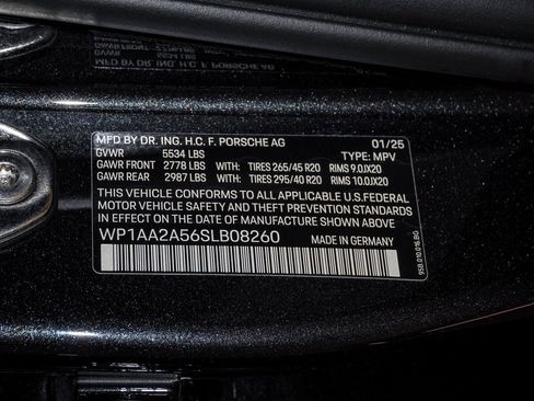 Certified 2025 Porsche Macan image 28