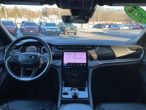 Used 2025 Jeep Grand Cherokee L Limited AWD/4WD image 14