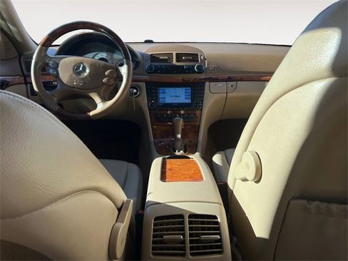 Used 2008 Mercedes-Benz E 350 4MATIC Sedan image 10