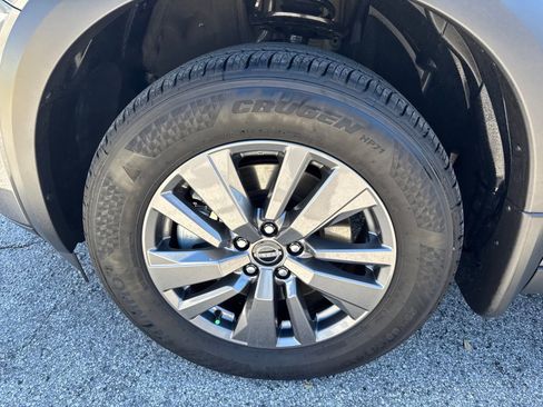 Certified 2024 Nissan Pathfinder S image 9