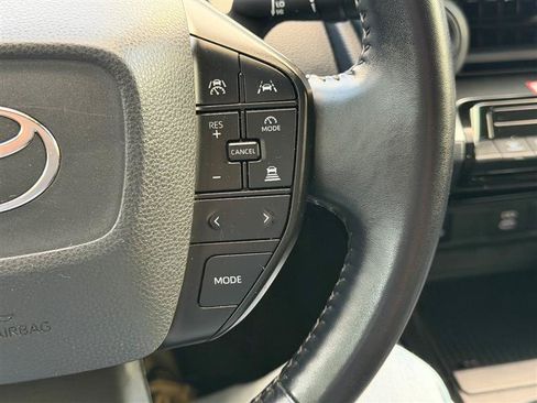 Used 2023 Toyota Prius LE FWD image 33