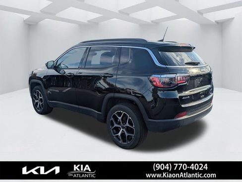 Used 2025 Jeep Compass Limited AWD/4WD image 5