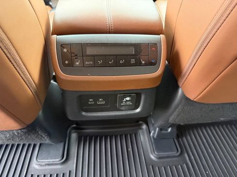 Certified 2024 Nissan Pathfinder Platinum FWD image 12