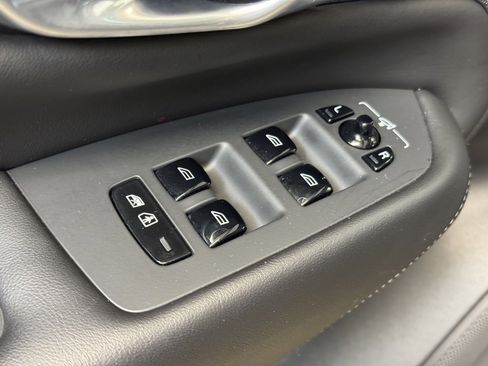 Used 2024 Volvo XC90 B5 Plus image 9
